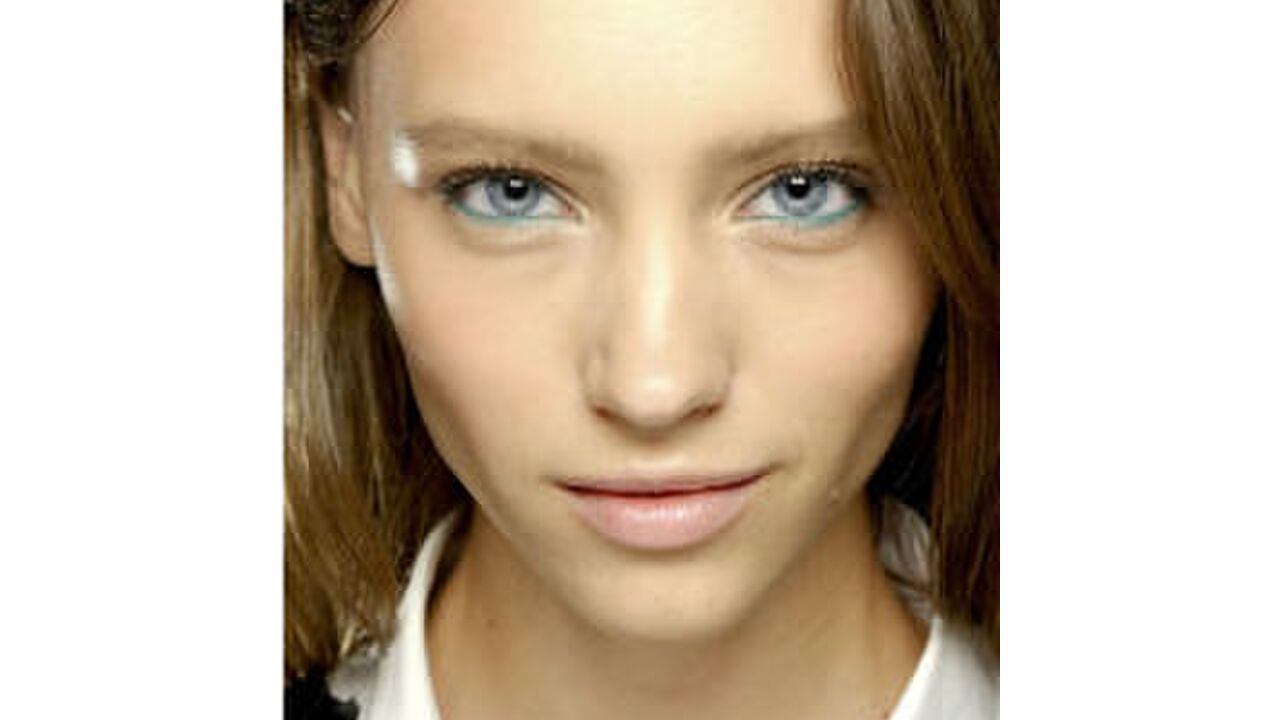 Illustratie voor: Beauty zomertrend 2013: lijntje onder je ogen