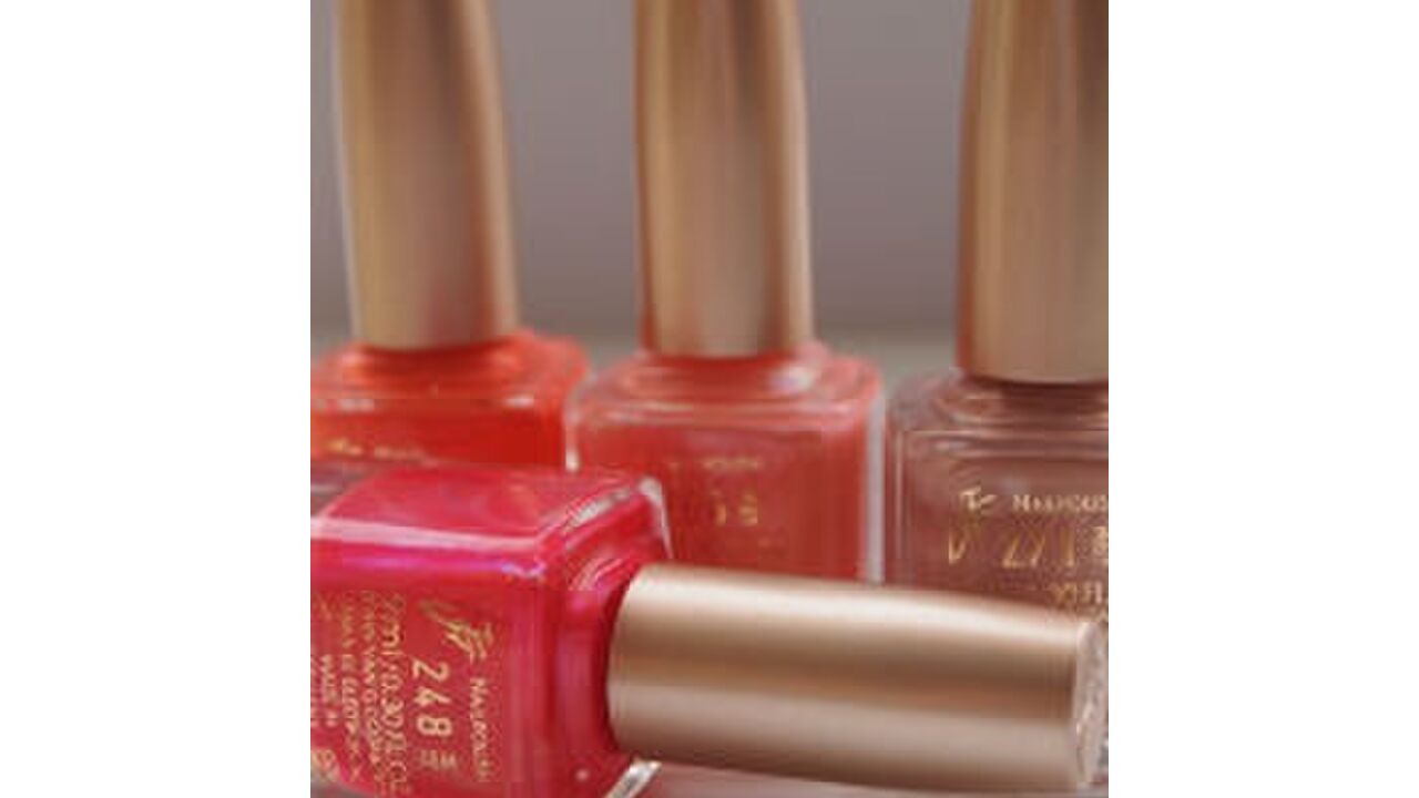 Illustratie voor: Review: nieuwe kleuren John van G nagellak