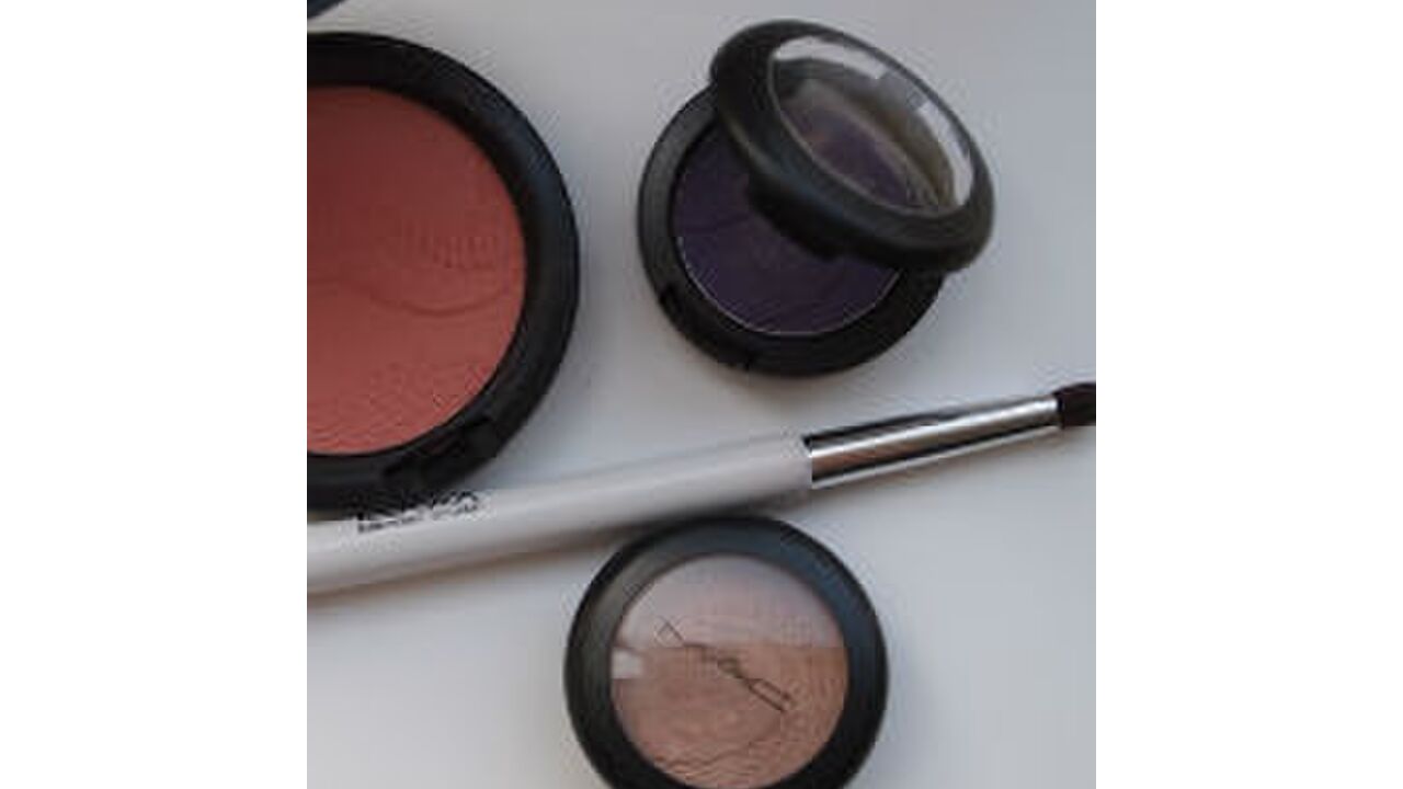 Illustratie voor: Review: Nieuwste MAC make-up en LookX kwast
