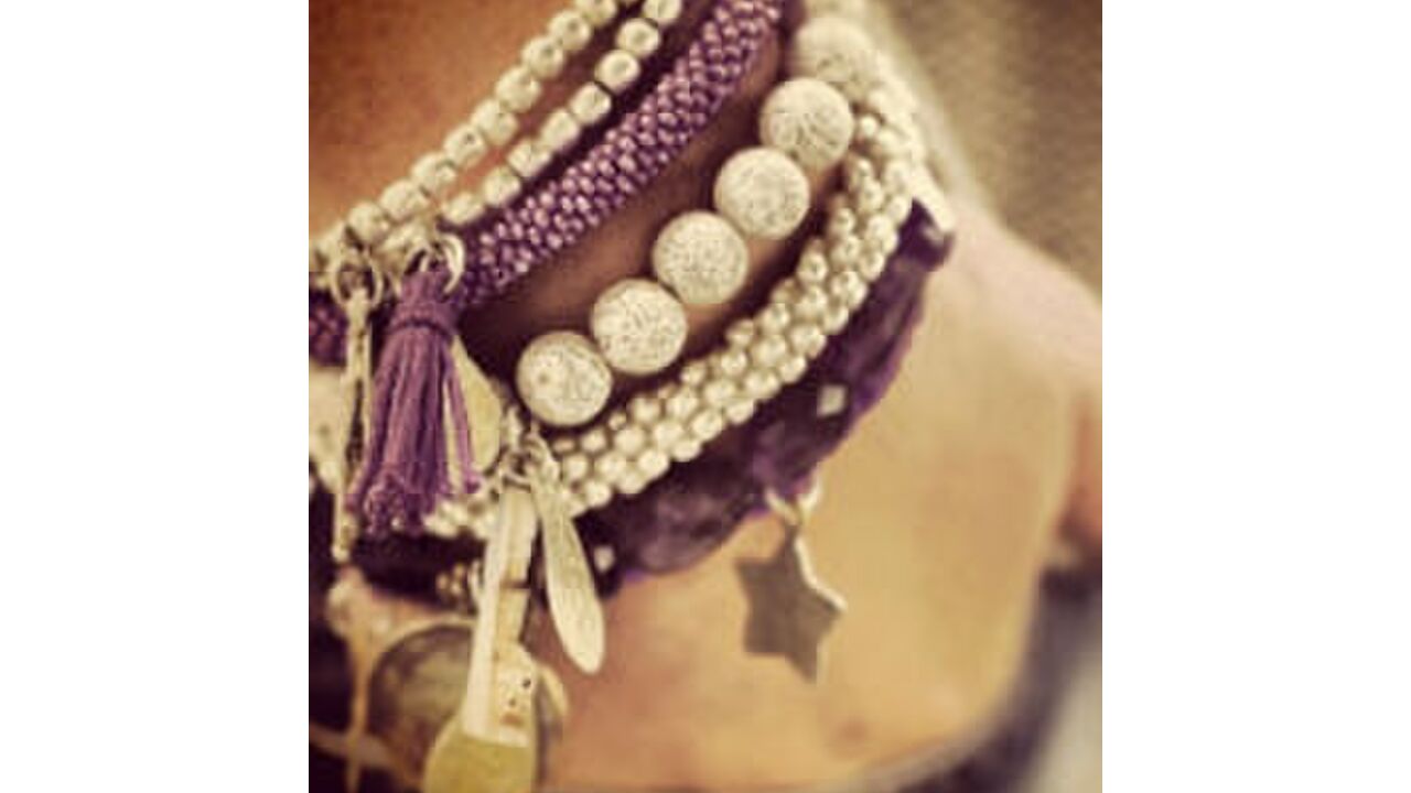 Illustratie voor: Win: Twist Silver armband van A Beautiful Story [afgelopen]