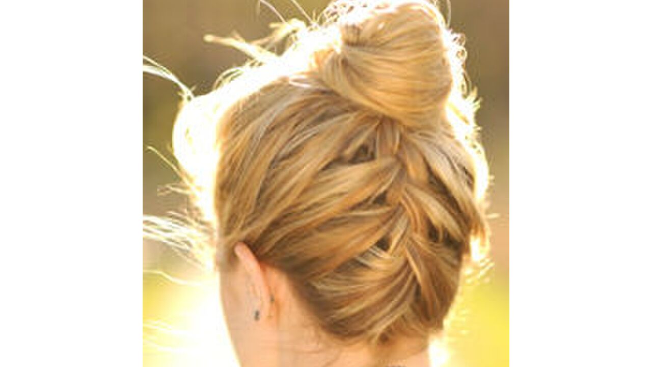 Illustratie voor: Updo’s voor het warme weer!