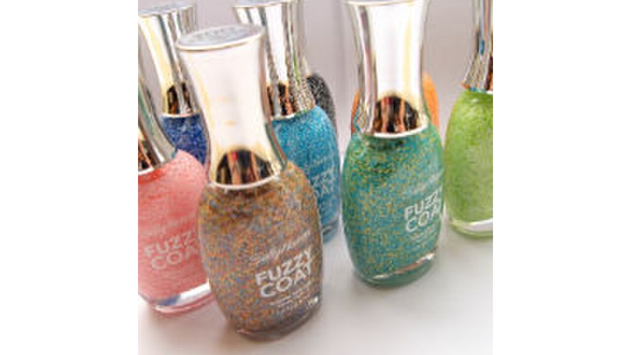 Illustratie voor: Test: Sally Hansen Fuzzy Coat Textured Nail Color!