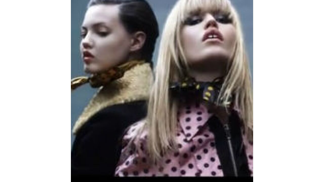 Illustratie voor: VIDEO: Daphne Groeneveld naast Adriana Lima in campagne Miu Miu