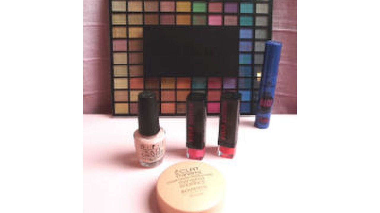 Illustratie voor: De favoriete beautyproducten van: Celeste