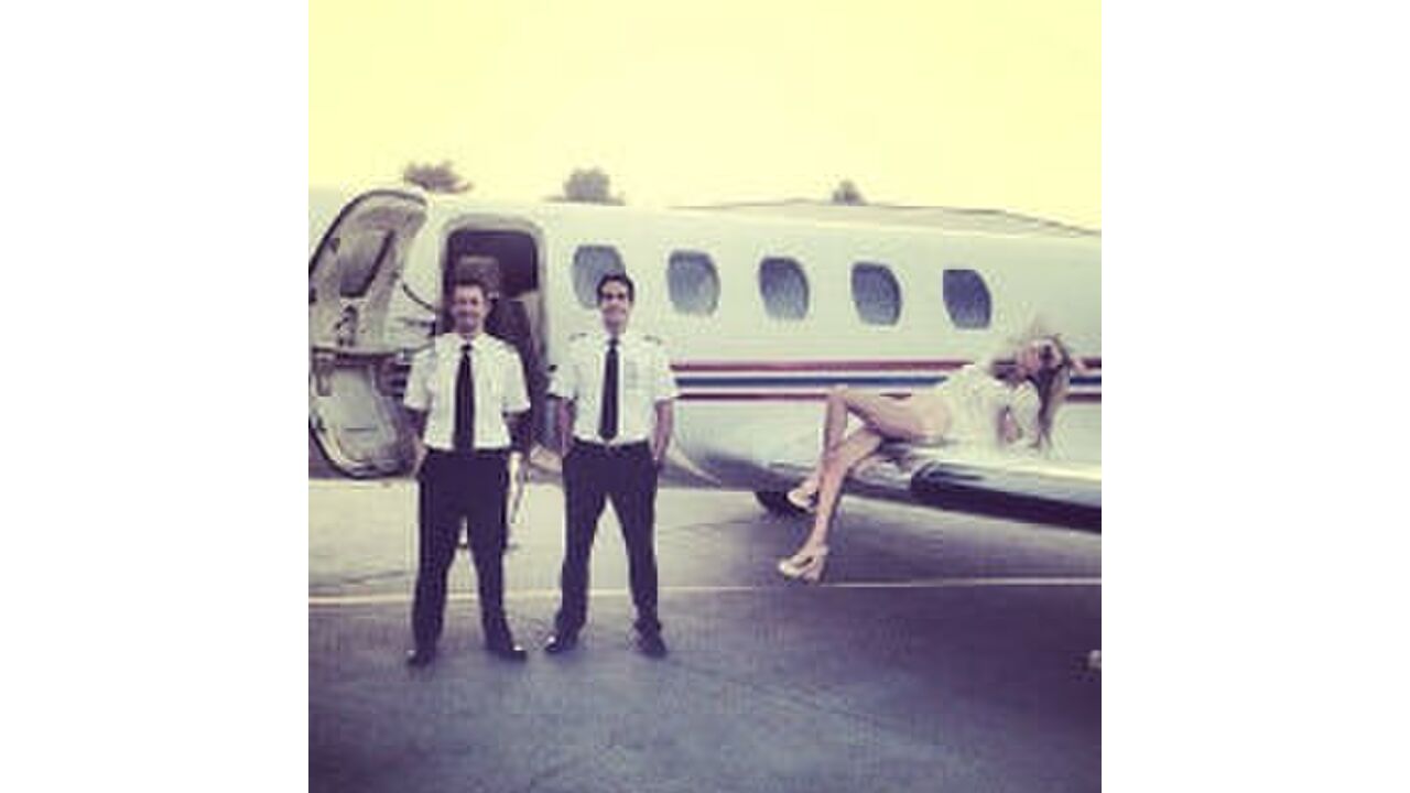 Illustratie voor: Bizar: Rich Kids of Instagram