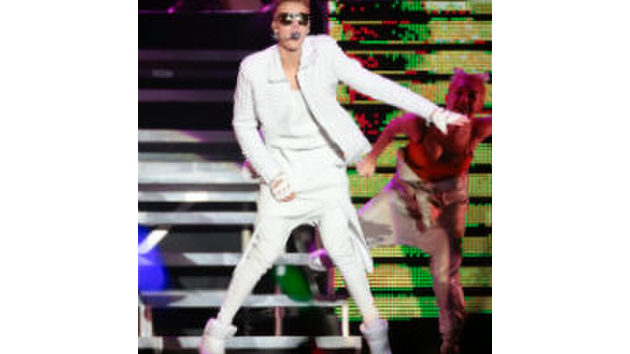 Illustratie voor: VIDEO: Justin Bieber bekogeld met fles tijdens concert