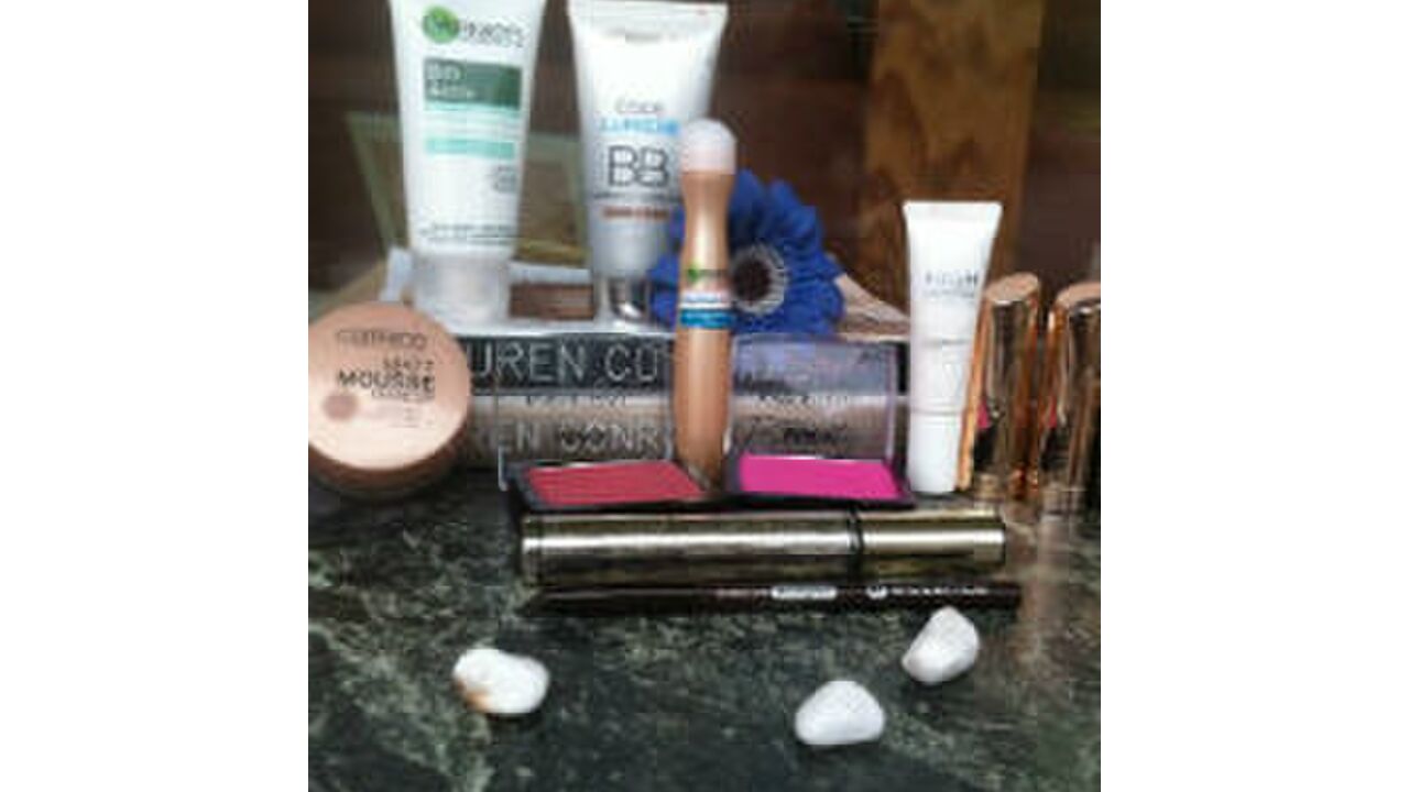 Illustratie voor: De favoriete beautyproducten van: Floor