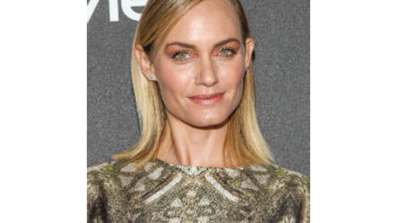 Illustratie voor: VIDEO: Amber Valletta voor H&M