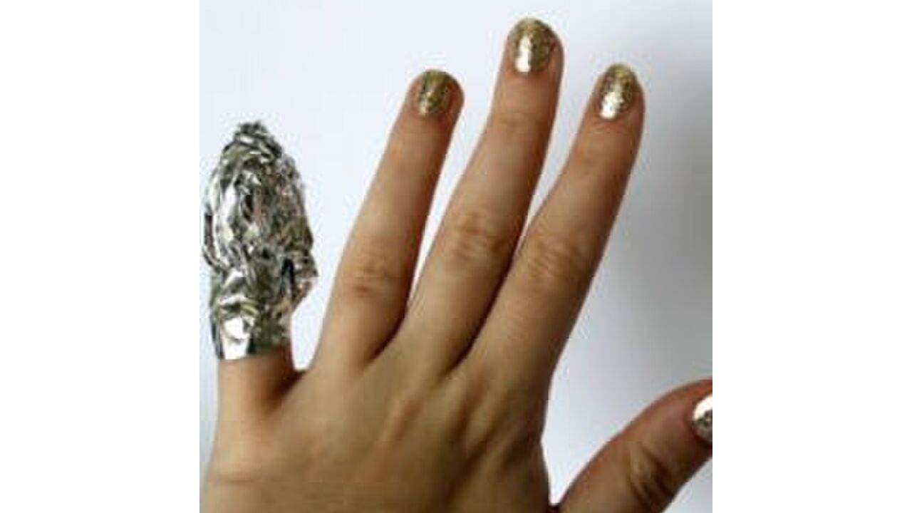 Illustratie voor: How to glitternagellak verwijderen