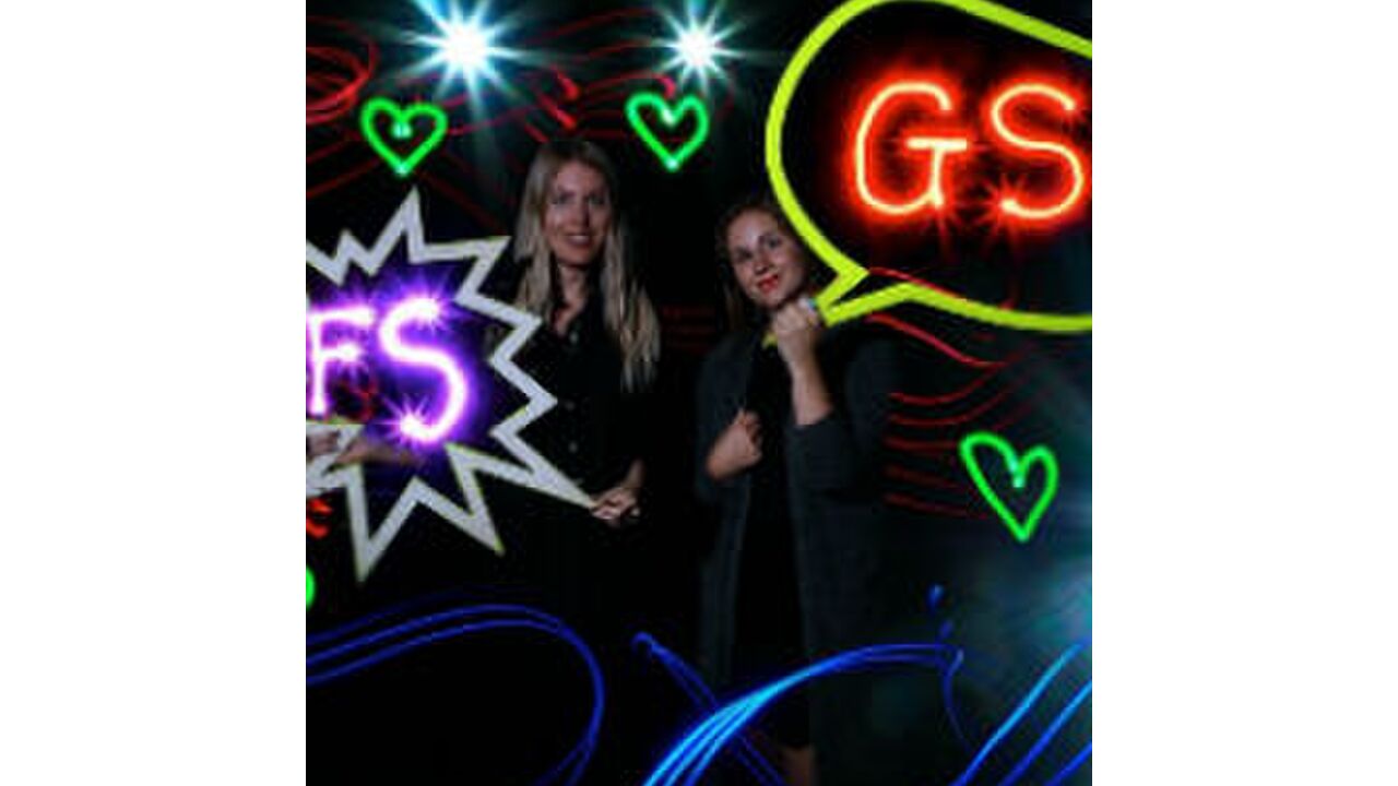 Illustratie voor: Win: professionele fotoshoot met vriend(in) op Olympus Playground!