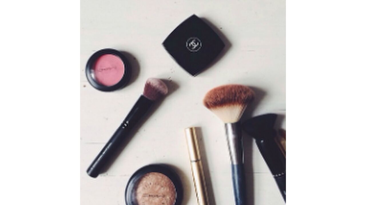 Illustratie voor: How to: zomerproof make-up