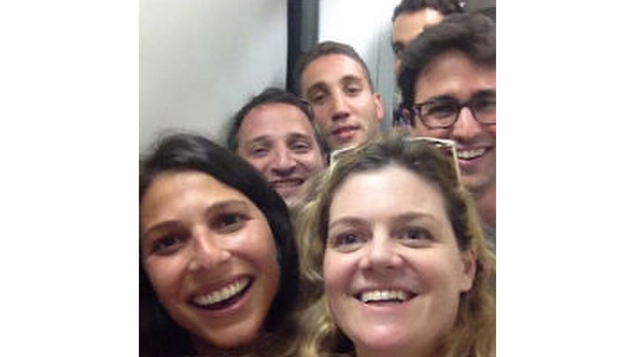 Illustratie voor: Bijzondere trend: schuilplaats selfies in Israël