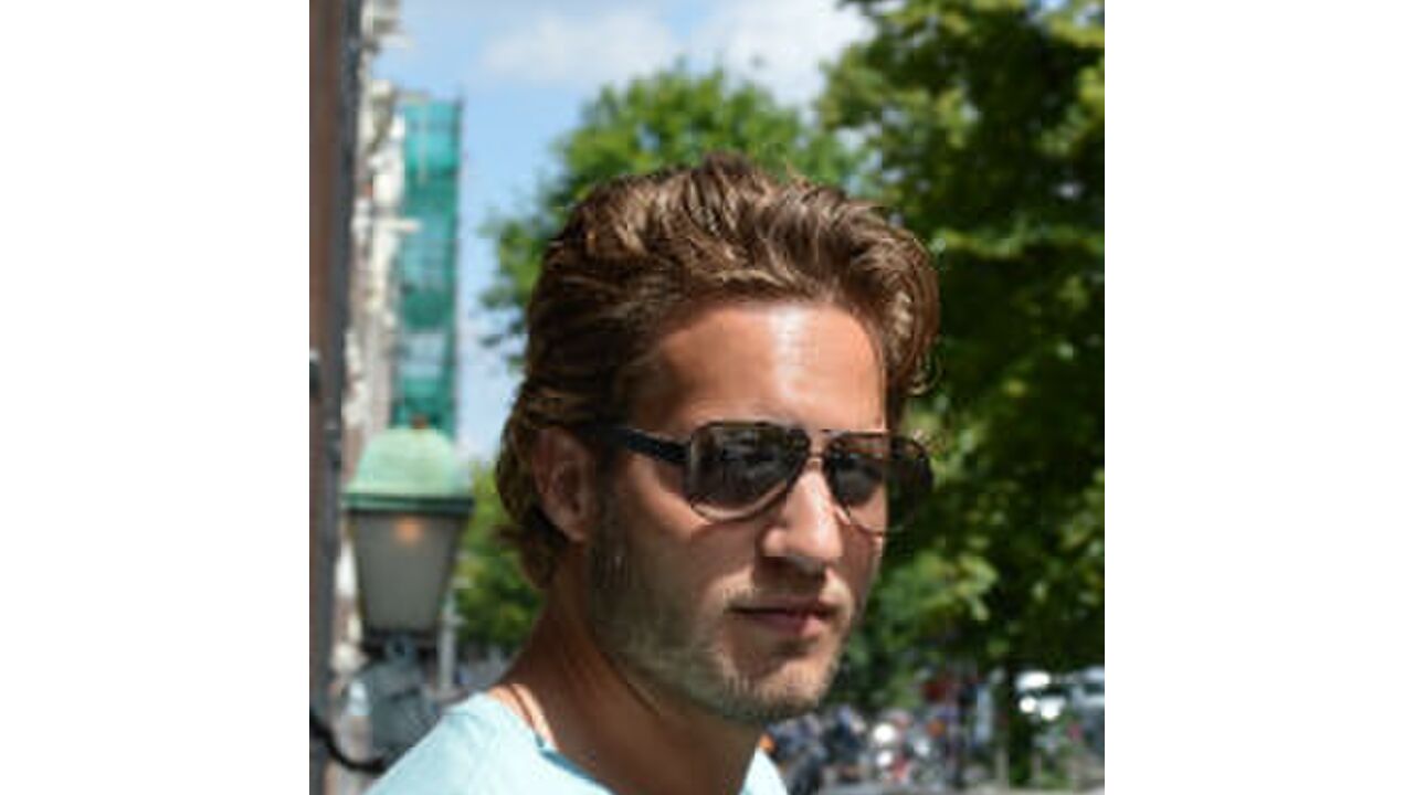 Illustratie voor: Win: een Vogue zonnebril voor je boyfriend!