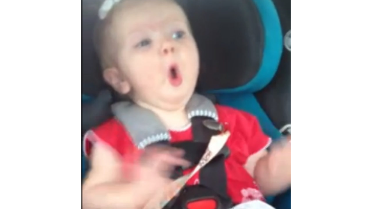 Illustratie voor: Lief: huilende baby wordt helemaal blij door liedje Katy Perry