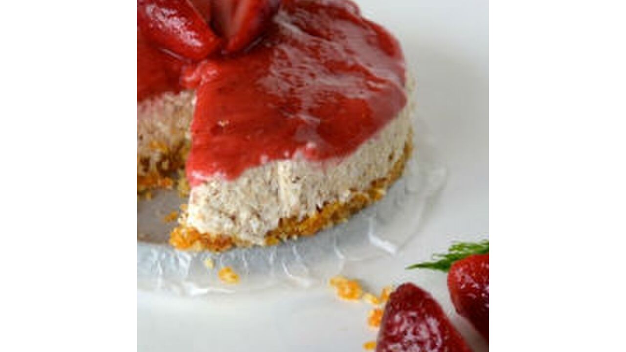 Illustratie voor: Rauwe veganistische cheesecake met aardbeien