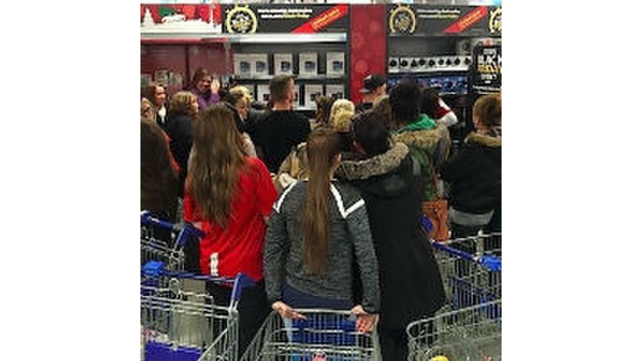 Illustratie voor: Shocking! Dit is wat mensen elkaar aandoen voor een koopje…