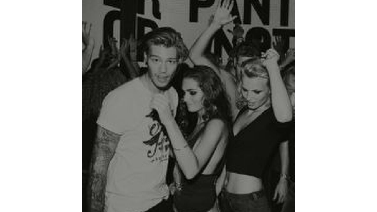 Illustratie voor: Win: een jaar lang gratis The Sting jeans & VIP kaartjes voor het feest van het jaar