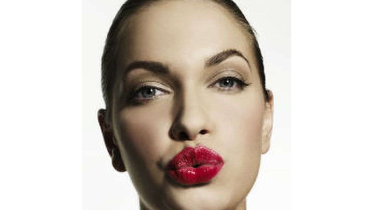 Illustratie voor: Wow: Zo zien 365 lagen make-up eruit