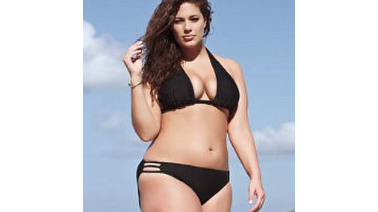 Illustratie voor: Eerste plus size model uit de kleren in Sports Illustrated