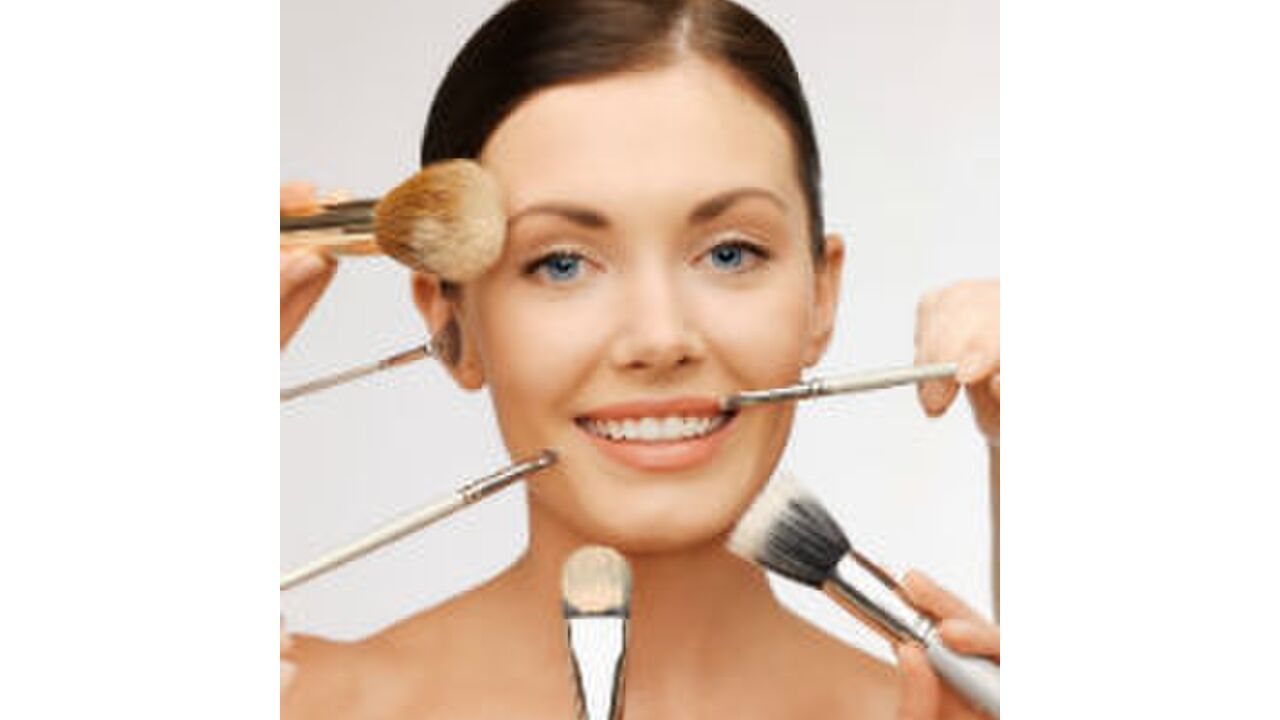 Illustratie voor: Herkenbare problemen als je make-up draagt