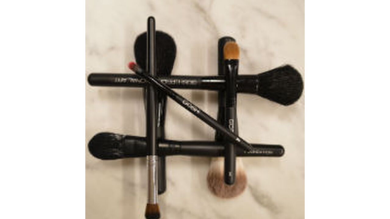 Illustratie voor: Deze make-up kwasten moet je hebben