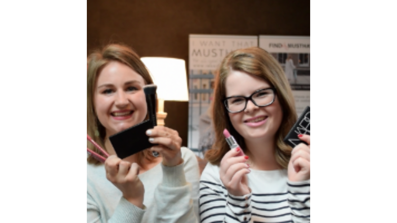 Illustratie voor: Low budget vs. high end make-up tag