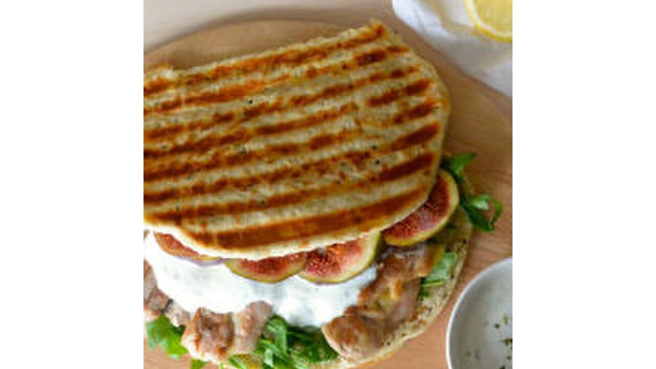 Illustratie voor: Naanburger met gegrilde kip