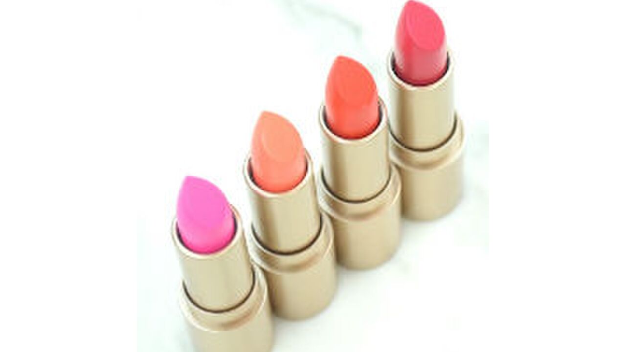 Illustratie voor: 9 betaalbare lipsticks voor de zomer
