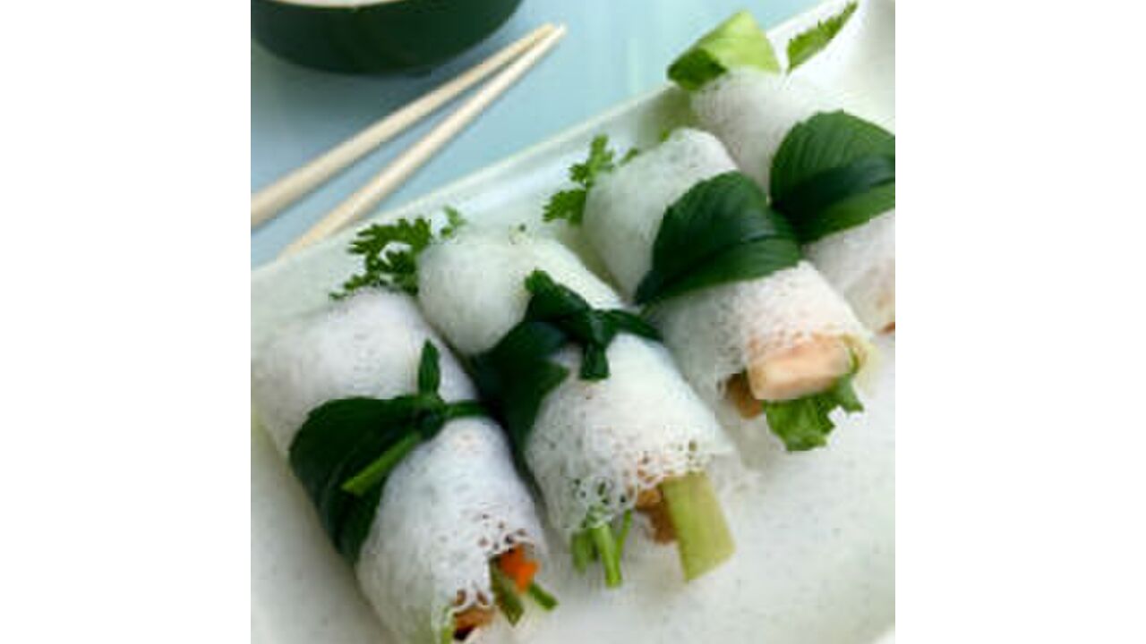 Illustratie voor: Verse gezonde spring rolls (Vietnamese loempia’s)
