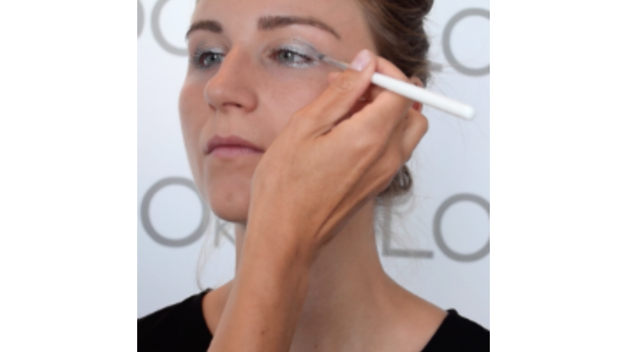 Illustratie voor: How to: van dag naar avond make-up