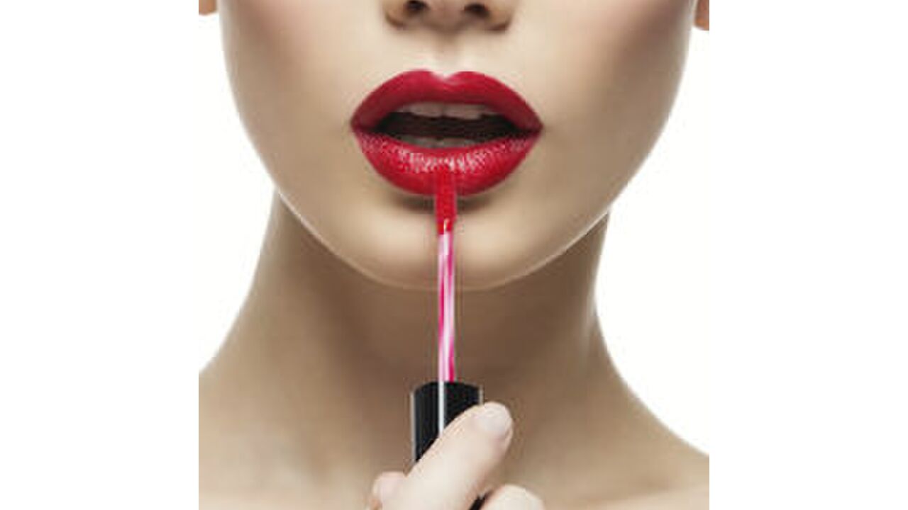Illustratie voor: Zo voorkom je dat lipstick op je tanden komt