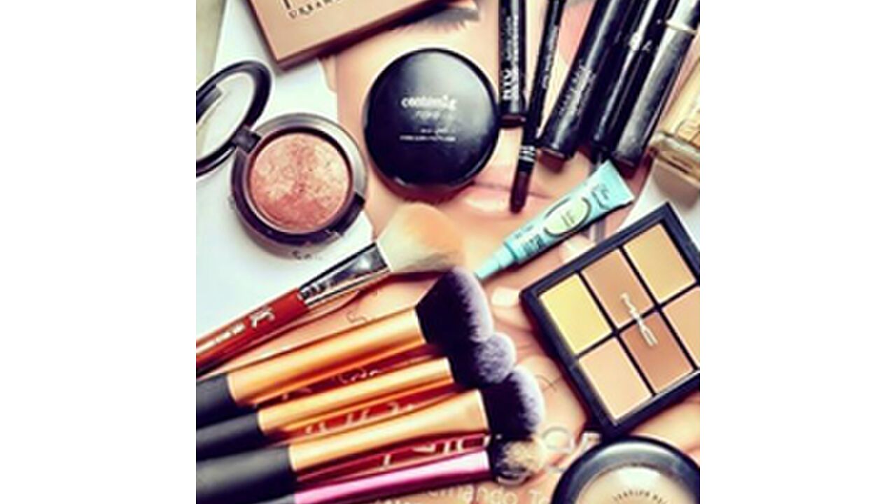 Illustratie voor: Snelle winter make-up look