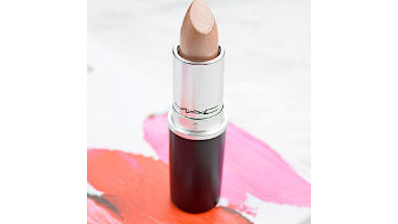 Illustratie voor: Zou jij deze MAC lipstick dragen?