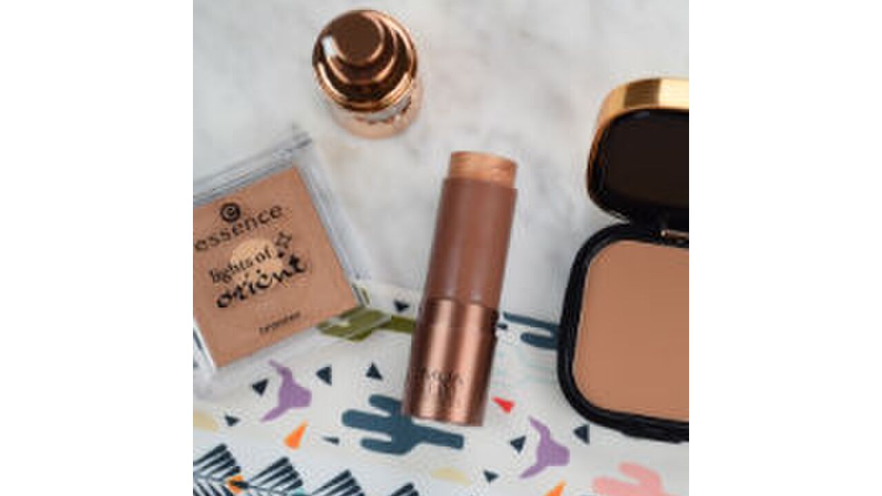 Illustratie voor: 8 tips om bronzer aan te brengen als een pro