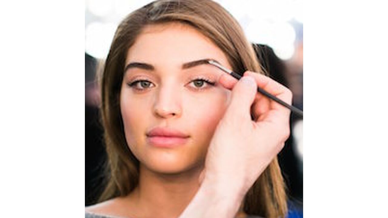 Illustratie voor: Zo blijft je make-up de hele dag on point
