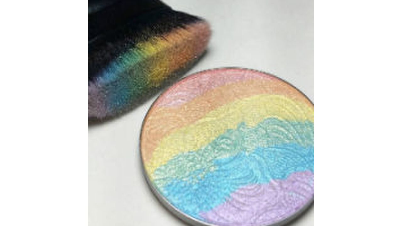 Illustratie voor: Deze regenboog highlighter heb je nodig in je leven
