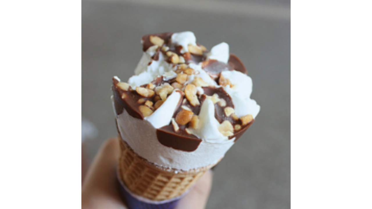 Illustratie voor: Je kunt het onderste puntje van een cornetto dus beter niet opeten