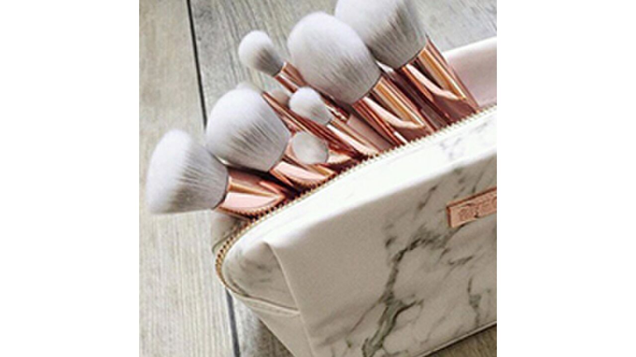 Illustratie voor: Deze make-up kwasten moet je hebben