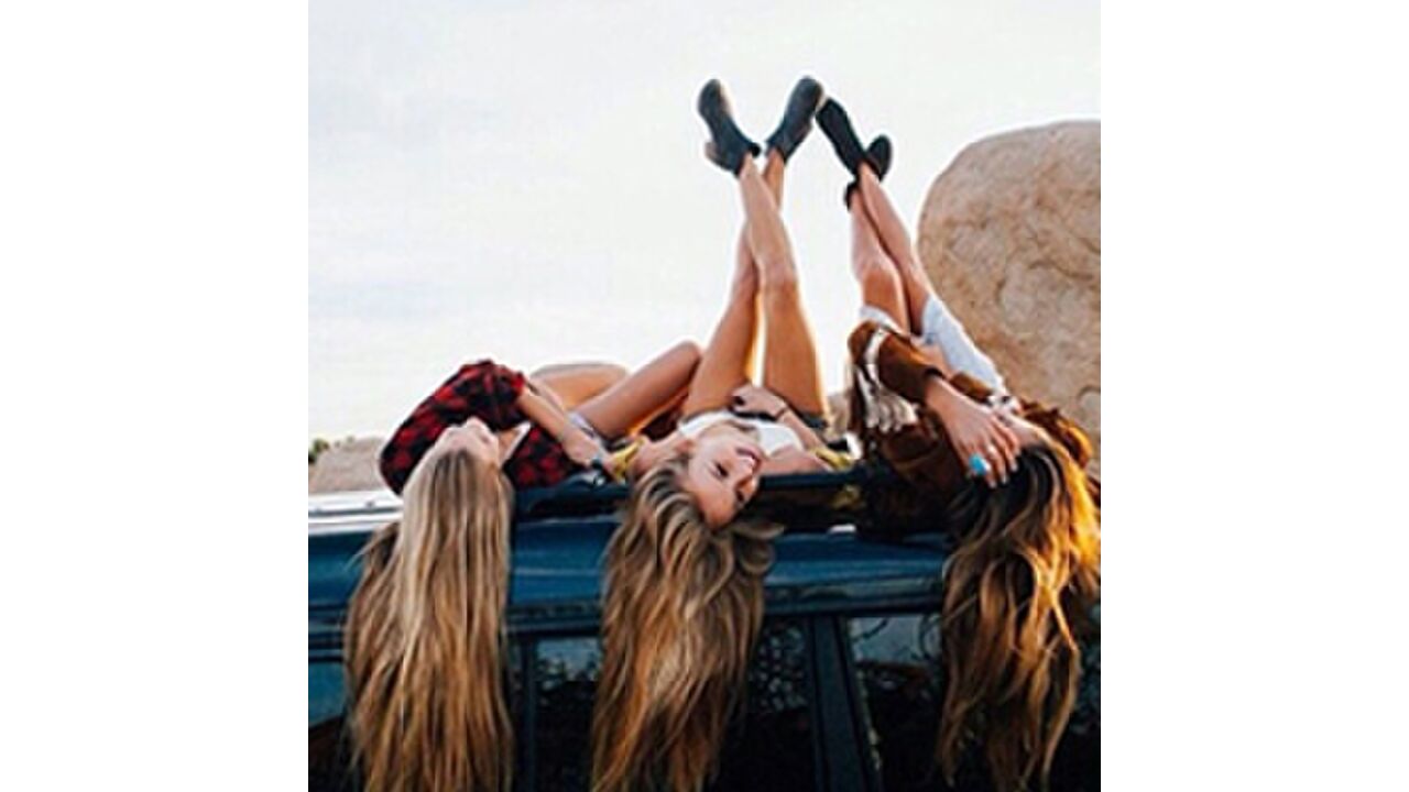 Illustratie voor: Girl Talk: hoe ga je om met volwassen worden?