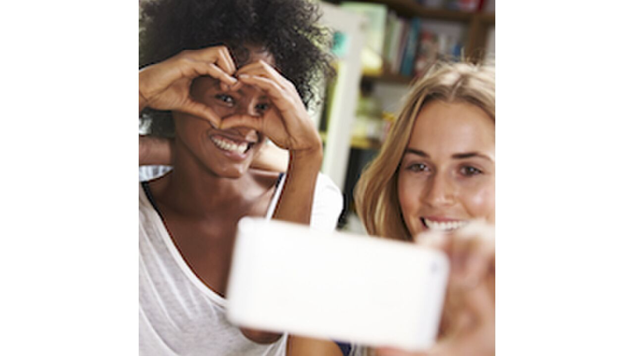Illustratie voor: Dit is de filter die celebs gebruiken voor de perfecte selfie