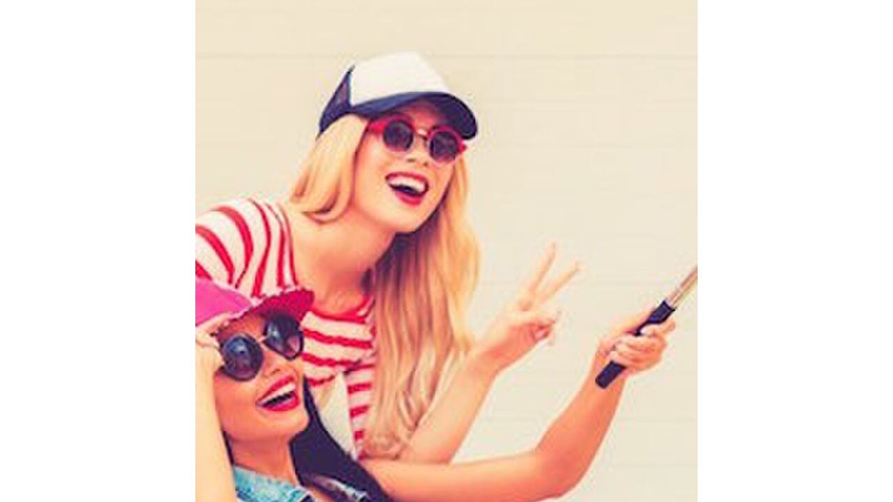 Illustratie voor: Science says: selfies nemen maakt je gelukkig