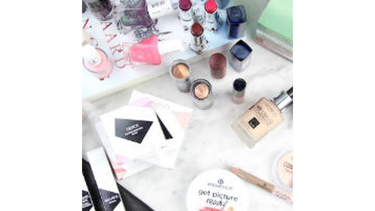 Illustratie voor: Win: beautypakket met onder andere MAC en Kiko t.w.v. €300