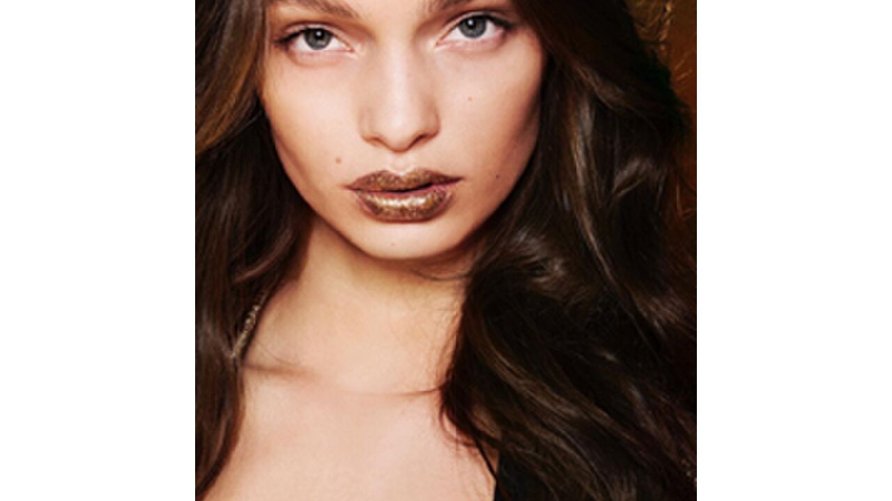 Illustratie voor: Deze lipstick trend is perfect voor de feestdagen