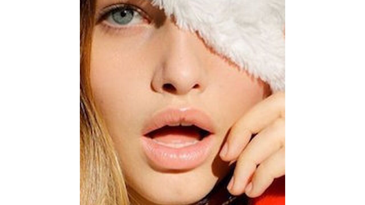 Illustratie voor: Zo blijft jouw Kerst make-up de hele dag on point