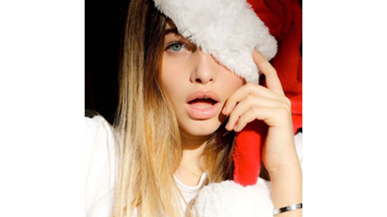 Illustratie voor: Zo blijft jouw Kerst make-up de hele dag on point