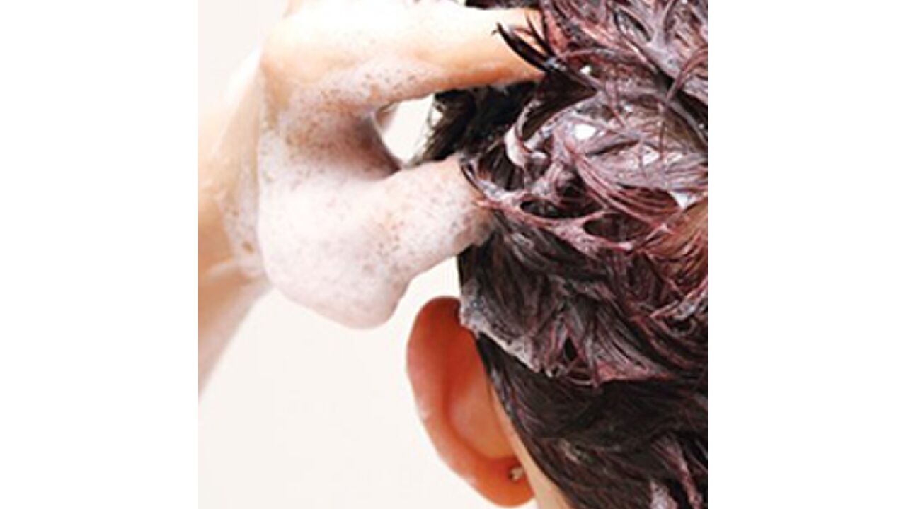 Illustratie voor: Waarom een lepel suiker in shampoo een must do is