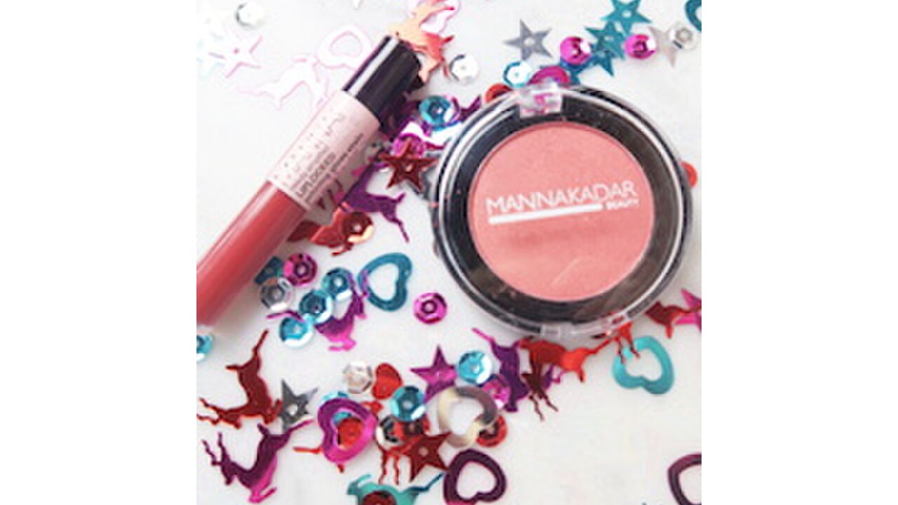 Illustratie voor: Deze make-up producten zijn perfect om januari stralend door te komen