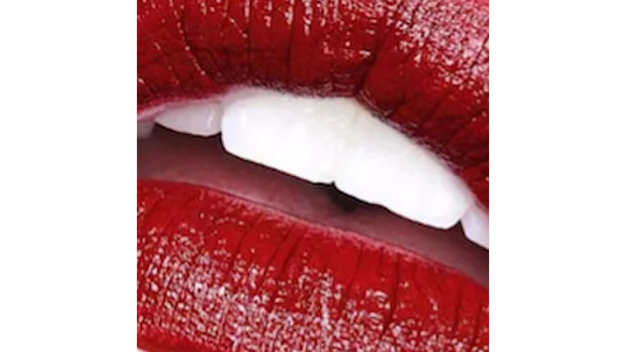 Illustratie voor: Deze lipstick overleeft al jouw nieuwjaarfeestjes