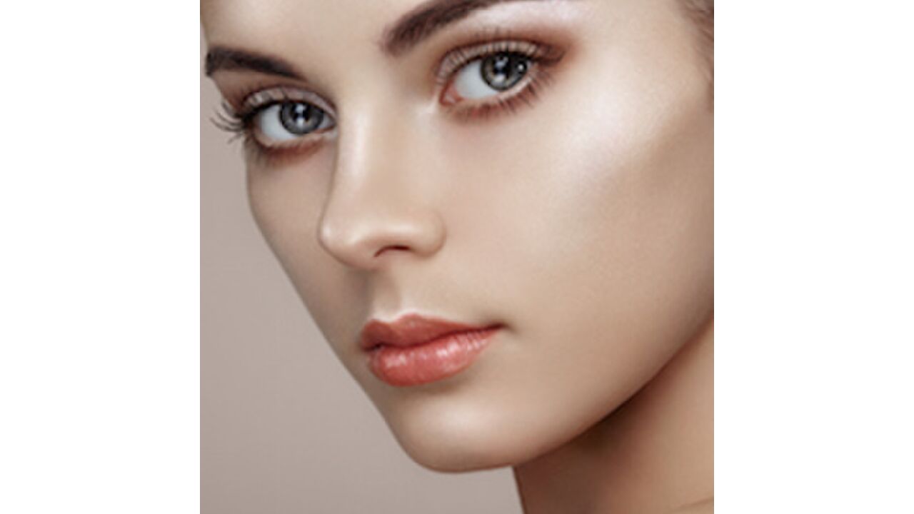 Illustratie voor: Wow: deze strobing trend met glitters moet je even zien