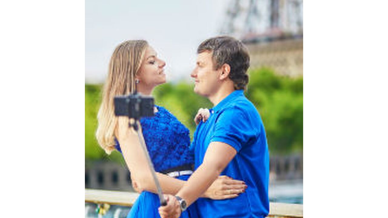 Illustratie voor: Deze foto’s bewijzen hoe ver vriendjes gaan voor jouw perfecte Instagram-foto